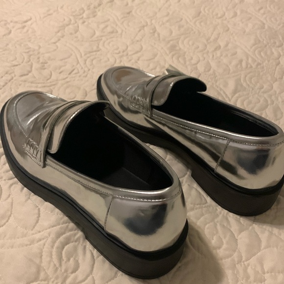 Metallic loafers NWT - Picture 2 of 11